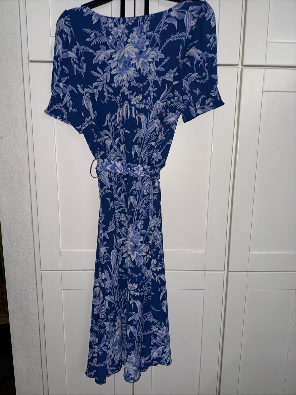 NEW TALBOTS BELTED FIT & FLARE BLUE FLORAL SHORT SLEEVE V NECK MIDI DRESS SZ 12P - Picture 6 of 14